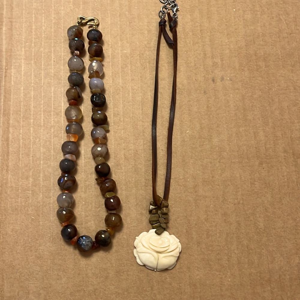 2 necklaces choker  style
